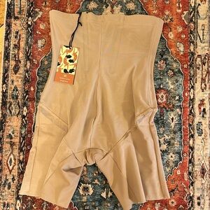 MED - Brand new with tags, Honeylove superpower short!